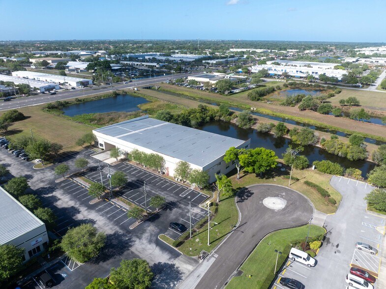 More Photos Of 6950 112th Cir, Largo Warehouse For Lease