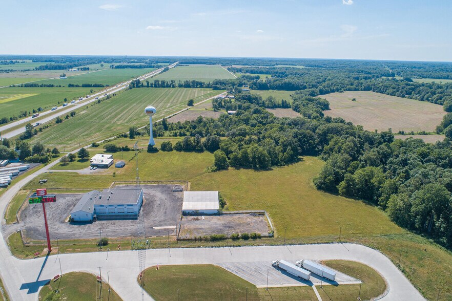 More Photos Of 1116 W County Road 450 N, Brazil Truck Terminal For Lease