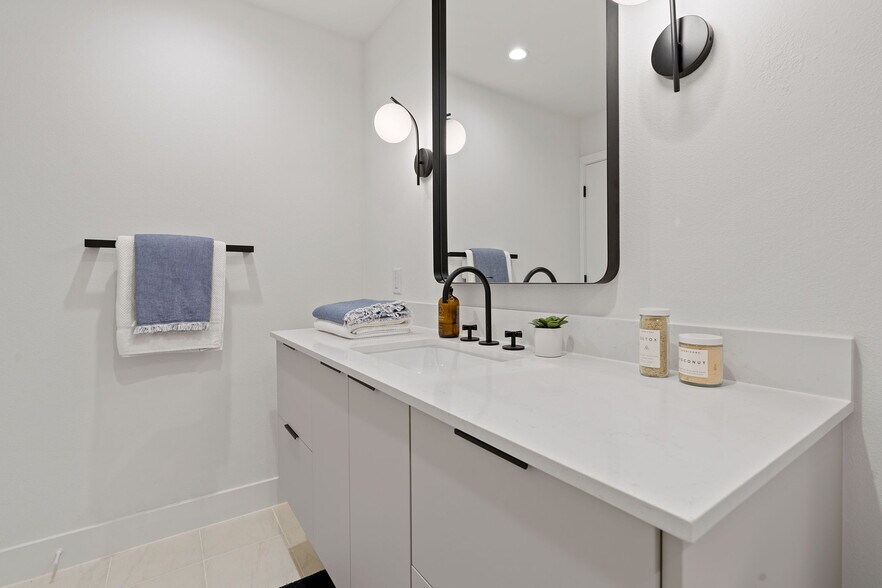 More Photos Of 1901 Albury Cv, Austin Specialty For Sale