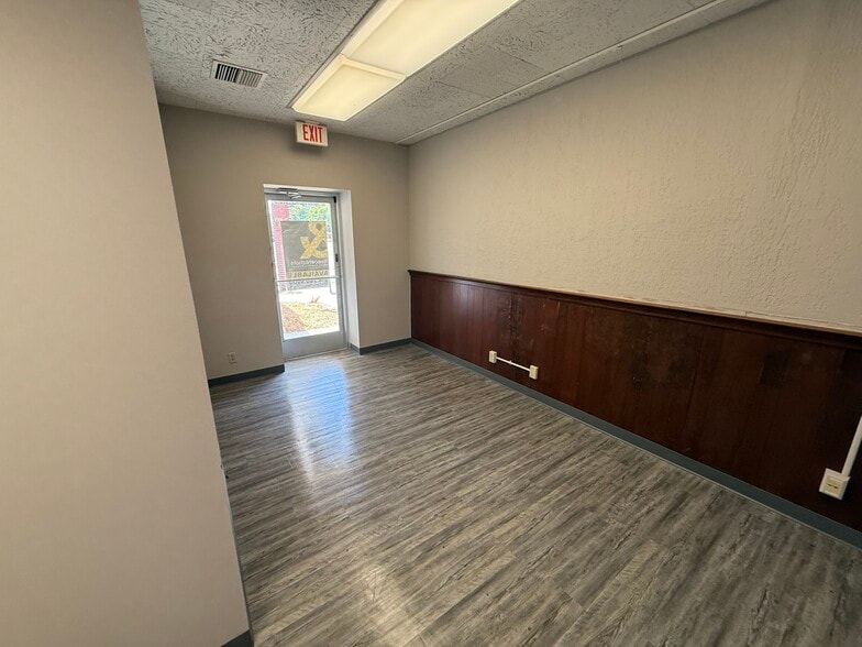 More Photos Of 604 N Main St, Wichita Office For Sale