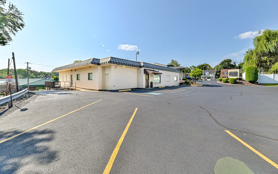 More Photos Of 508-512 N Jefferson st, New Castle Medical For Sale