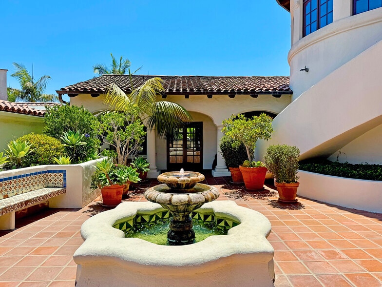 More Photos Of 1525 State St, Santa Barbara Office For Sale