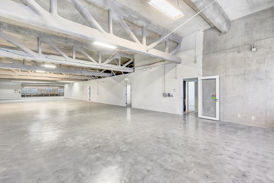 More Photos Of 1011 S Los Angeles St, Los Angeles Loft Creative Space For Lease