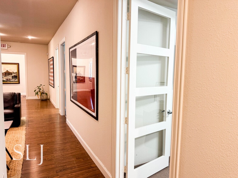 More Photos Of 4311 W Lovers Ln, Dallas Office For Lease