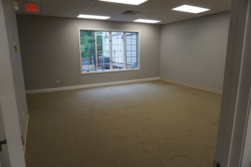 More Photos Of 31 Schoosett St, Pembroke Office For Lease
