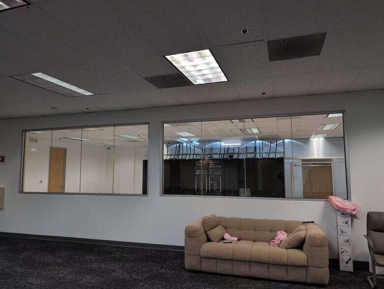 More Photos Of 388 Oakmead Pky, Sunnyvale Service For Lease