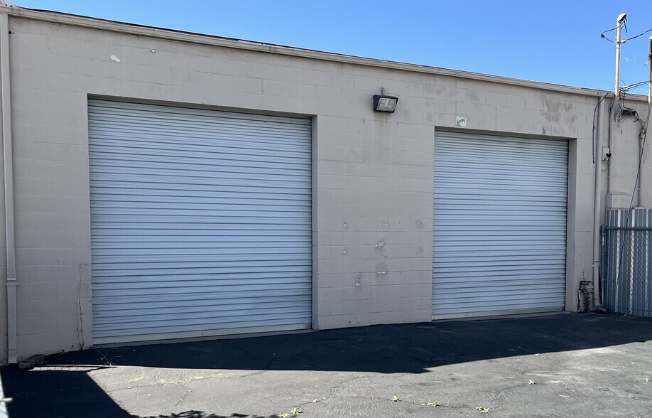 More Photos Of 324-326 S Motor Ave, Azusa Warehouse For Lease