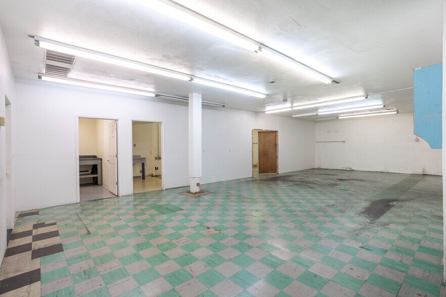 More Photos Of 1455 South St, Redding Flex For Sale