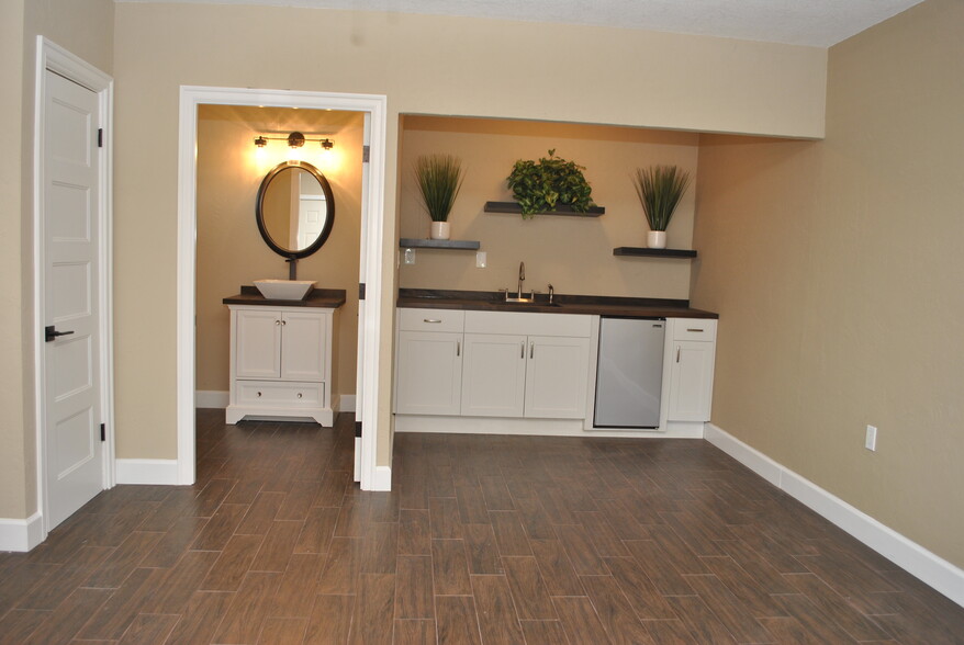 More Photos Of 5710 4th St N, Saint Petersburg Office Residential For Sale
