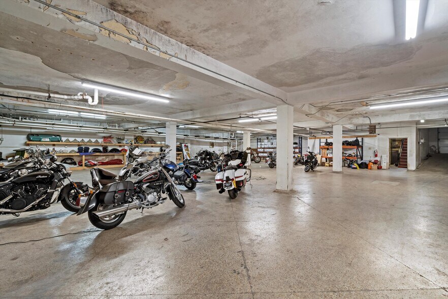 More Photos Of 522 6th St, Racine General Retail For Sale