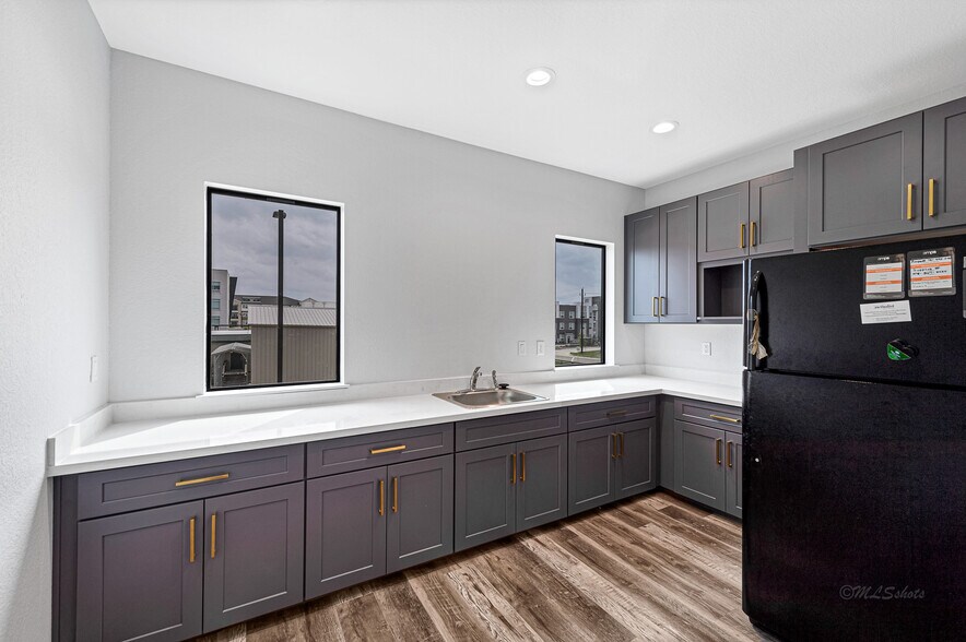 More Photos Of 225 Bella Katy Dr, Katy Medical For Sale