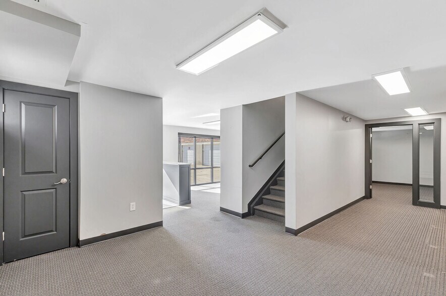 More Photos Of 2327 Anderson Rd, Crescent Springs Office For Lease