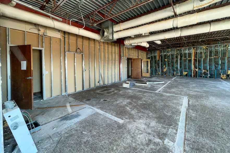 More Photos Of 3200 E Memorial Rd, Edmond Medical For Sale