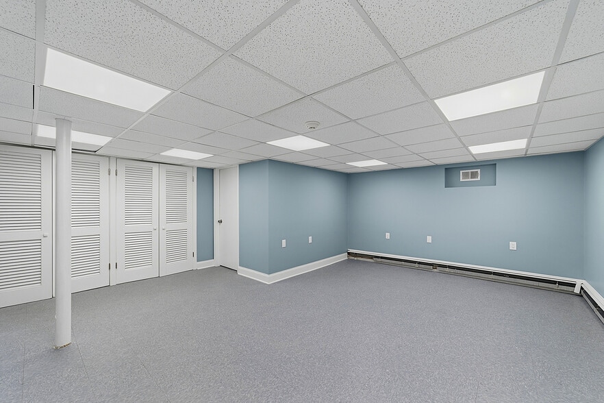 More Photos Of 333 Spotswood Englishtown Rd, Monroe Township Medical For Sale