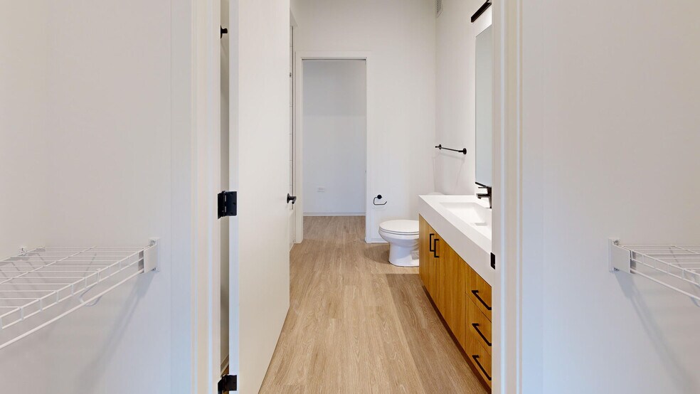 More Photos Of 1717 S Michigan Ave, Chicago Apartments For Lease
