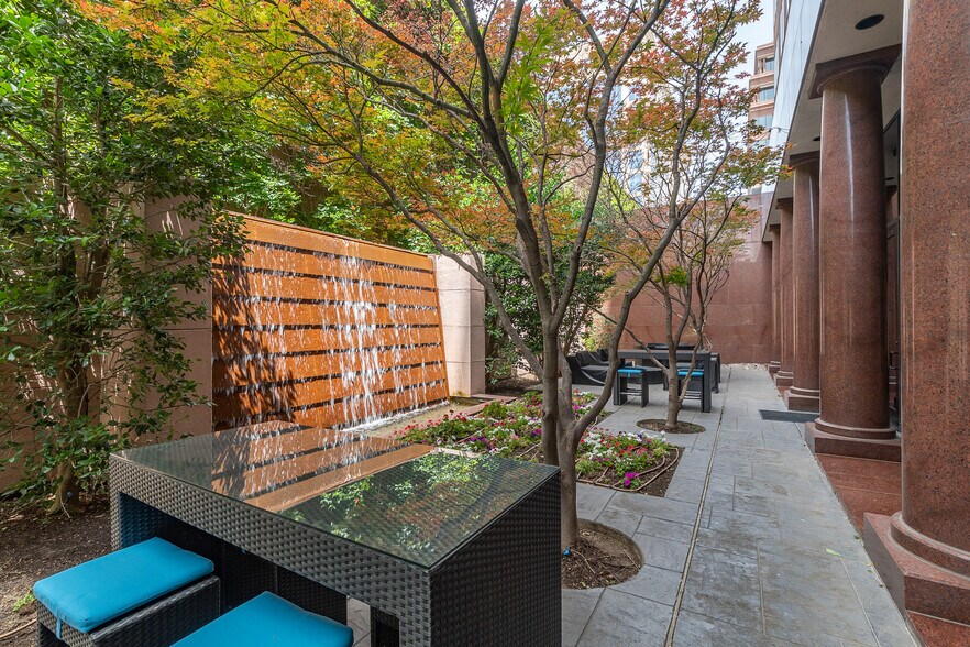 More Photos Of 5001 Spring Valley Rd, Dallas Office For Lease