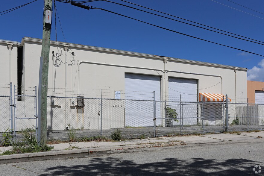 More Photos Of 2805-2811 Pinewood Ave, West Palm Beach Warehouse For Lease