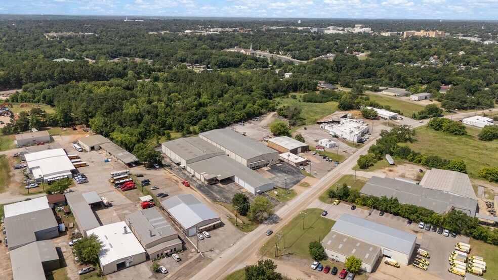 More Photos Of 2307 E Erwin St, Tyler Manufacturing For Lease