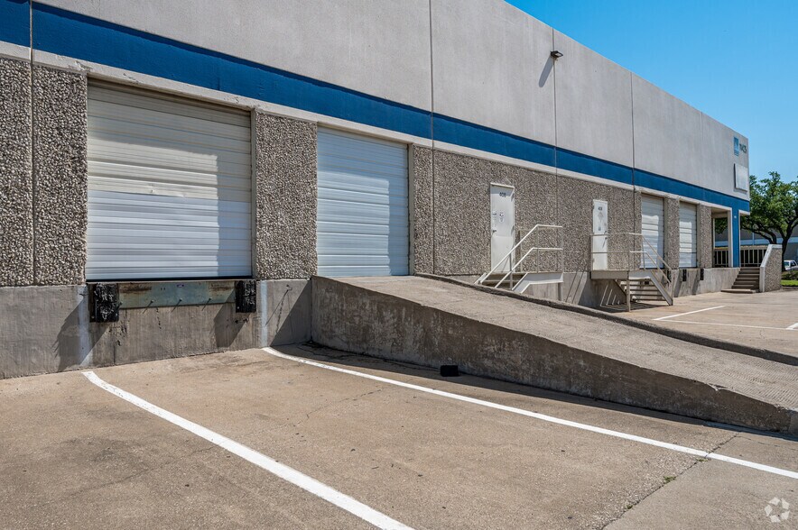 More Photos Of 11420 Mathis Ave, Farmers Branch Unknown For Lease