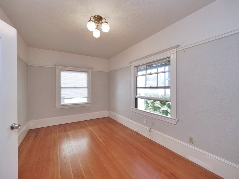 More Photos Of 1901-1903 H St, Sacramento Apartments For Sale