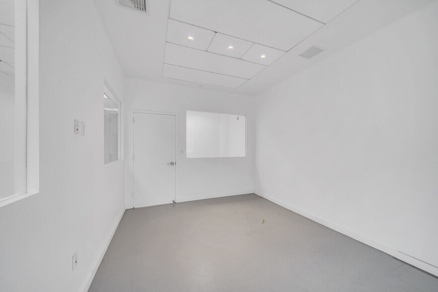 More Photos Of 535-547 W 45th St, New York Loft Creative Space For Lease