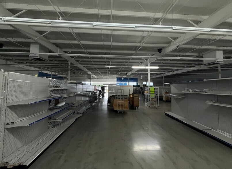 More Photos Of 1514 Sampson St, Westlake Freestanding For Sale