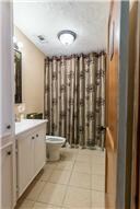 More Photos Of 207 W Montgomery St, Willis Office For Lease