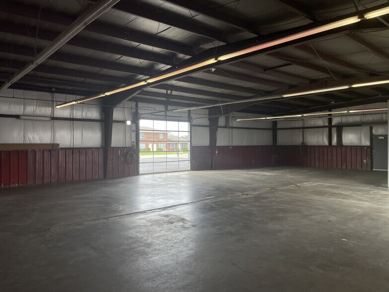 More Photos Of 8600 County 25A rd, Piqua Showroom For Lease