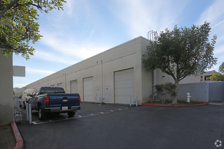 More Photos Of 711 W 17th St, Costa Mesa Light Manufacturing For Sale