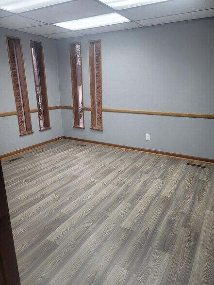 More Photos Of 112 E Dixon Blvd, Shelby Office For Lease