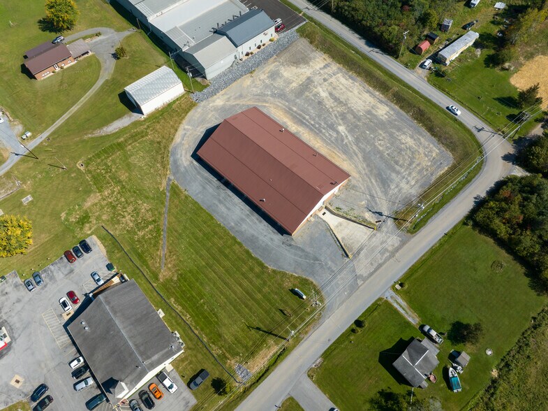 More Photos Of 338 Pound Ln, Duncansville Light Distribution For Lease