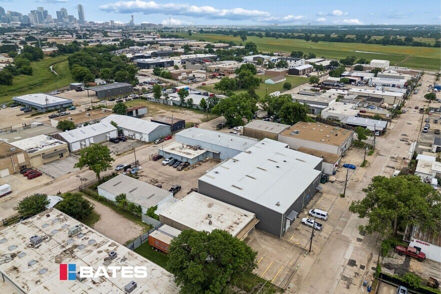 More Photos Of 4819 Vicksburg St, Dallas Showroom For Sale