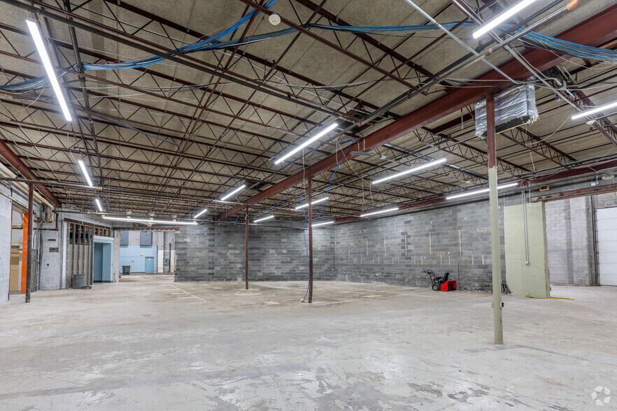 More Photos Of 40 Mulberry St, Middletown Flex For Sale