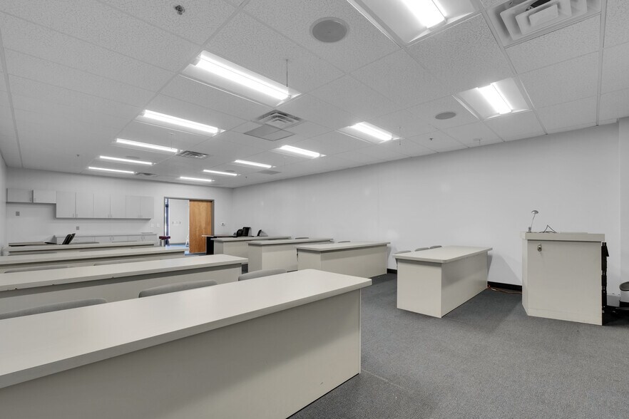 More Photos Of 4200 Pioneer Ave, Las Vegas Warehouse For Sale