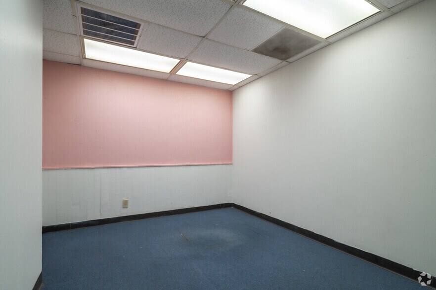 More Photos Of 6323 Sovereign Dr, San Antonio Office For Sale