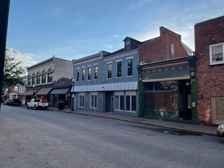 More Photos Of 212 N Main St, Saint Charles Restaurant For Lease