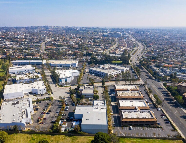 More Photos Of 5701 Buckingham Pky, Culver City Warehouse For Lease