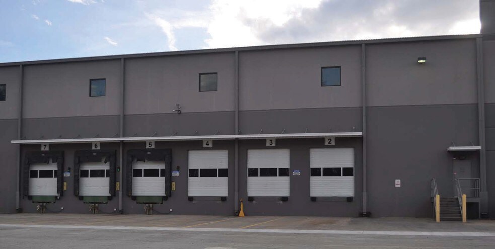 More Photos Of 40 Tyger River Rd, Duncan Distribution For Lease