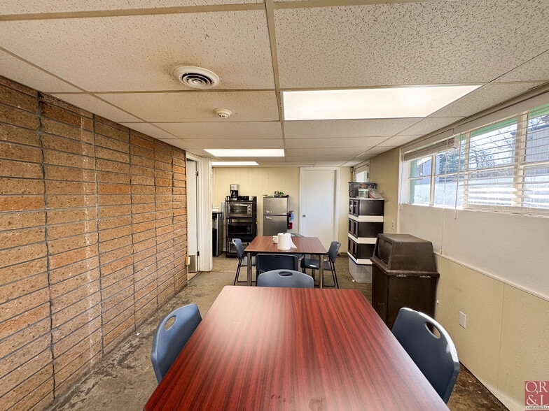 More Photos Of 10 Denlar Dr, Chester Manufacturing For Lease