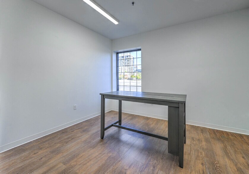 More Photos Of 730 Las Vegas Blvd S, Las Vegas General Retail For Lease