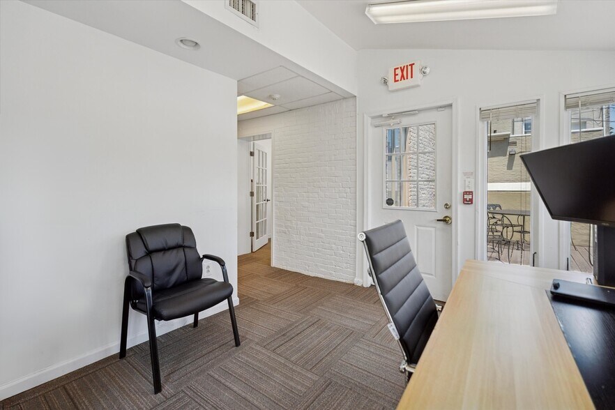 More Photos Of 18 W Evergreen Ave, Philadelphia Office Residential For Sale