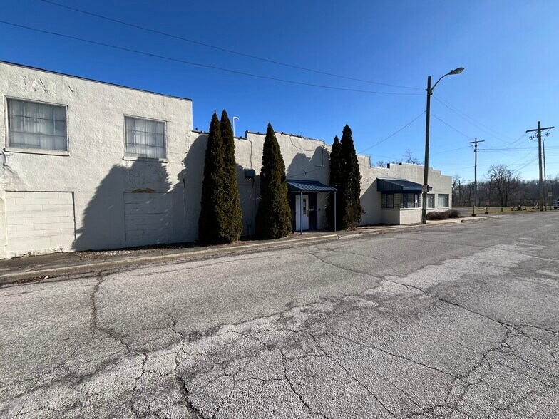 More Photos Of 245 Erie St, Huntington Industrial For Sale