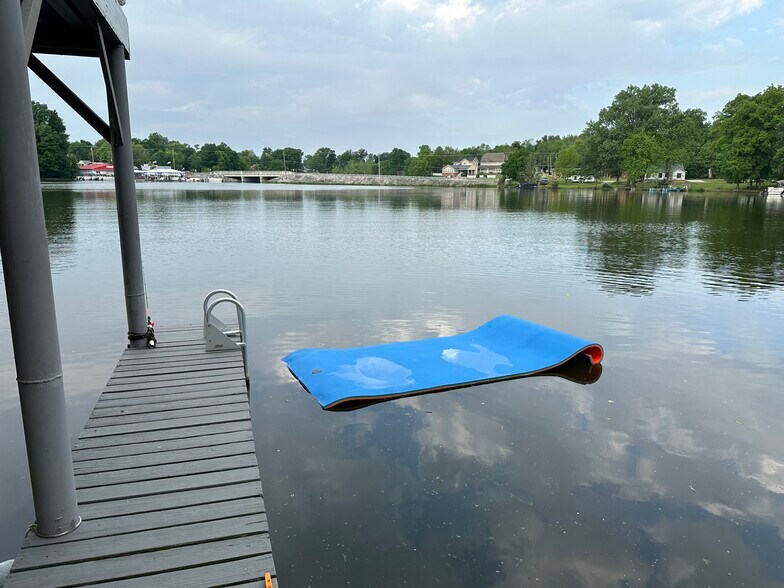 More Photos Of 5088 E Indiana Beach Rd, Monticello Hotel For Sale