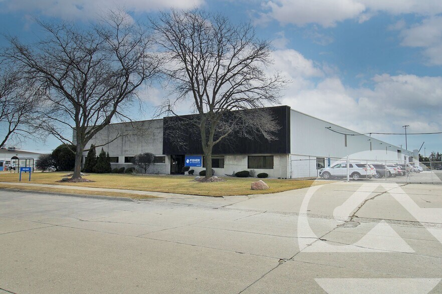 Primary Photo Of 33180 Fisher Dr, Saint Clair Shores Showroom For Lease