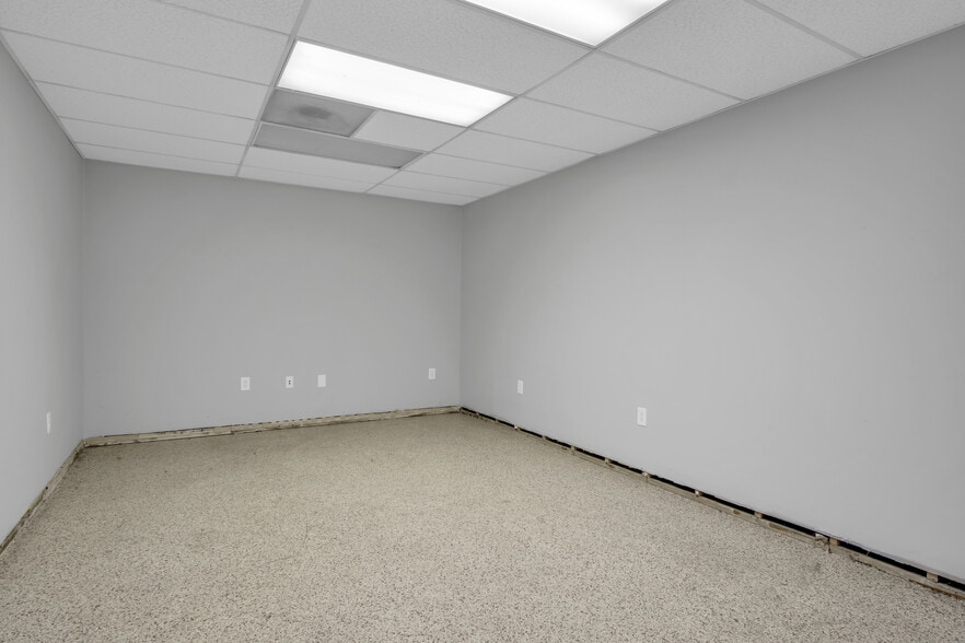 More Photos Of 1180 S Cameron St, Harrisburg Light Manufacturing For Sale