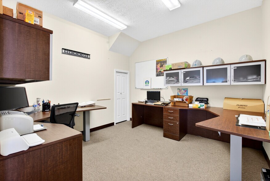 More Photos Of 8601 Fawn Trl, Conroe Warehouse For Lease