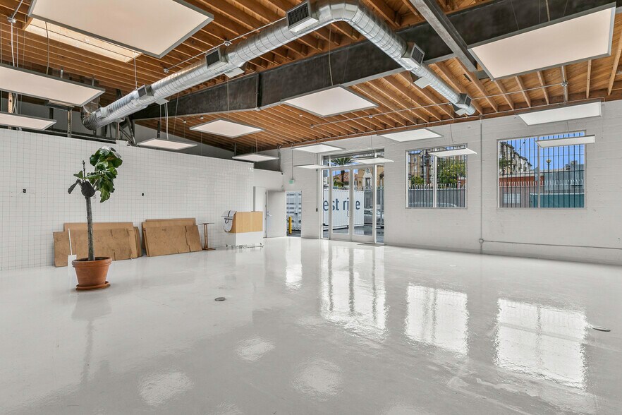 More Photos Of 4110-4112 Lincoln Blvd, Marina Del Rey Showroom For Lease