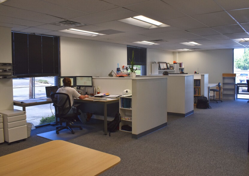 More Photos Of 176 Thompson Ln, Nashville Office For Lease