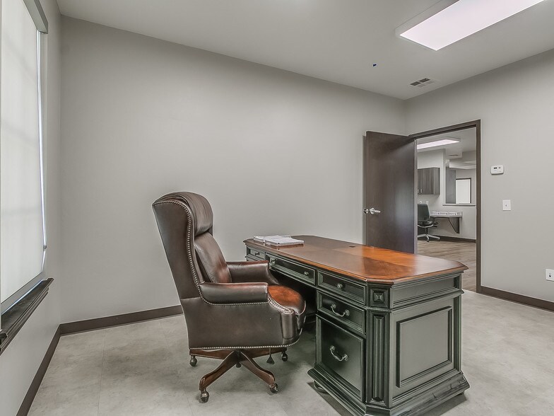 More Photos Of 608 Liberty Ln, Edmond Healthcare For Lease