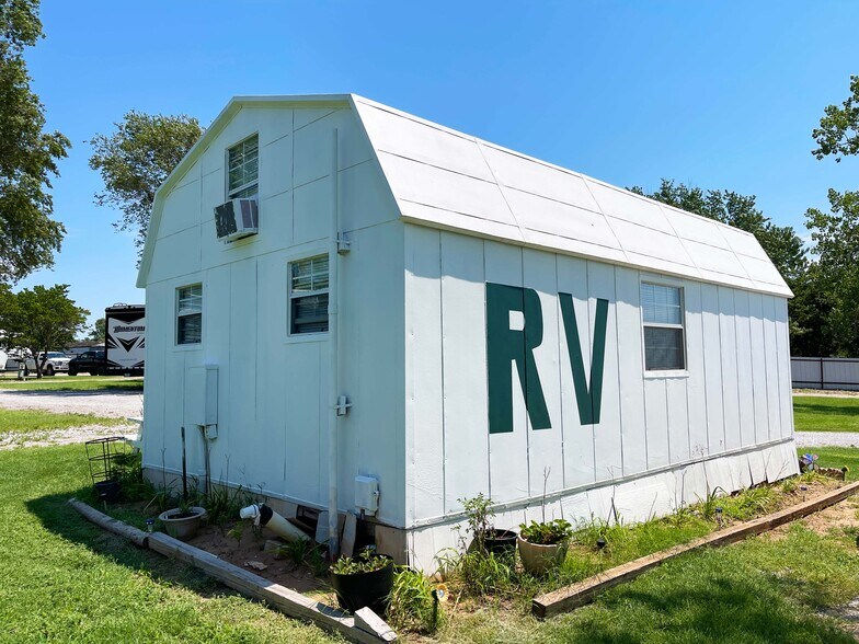 More Photos Of 25338 US Highway 270, Woodward Trailer Camper Park For Sale